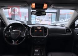 کرایسلەر 300